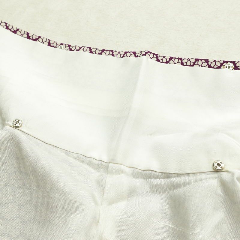 小紋 縮緬 総柄 正絹 花柄 袷仕立て 身丈167.5cm 裄丈62.5cm リサイクル着物 着物 モダン 紫・藤色_画像17