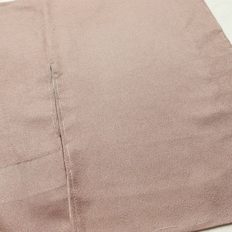 色留袖 良品 しつけ糸付き 一つ紋付き トールサイズ 正絹 風景柄 袷仕立て 身丈174cm 裄丈71cm リサイクル着物 着物 箔 引箔 金彩 結婚式 パーティー フォーマル 華やか 御所車 松 菊 小豆・エンジ_画像15