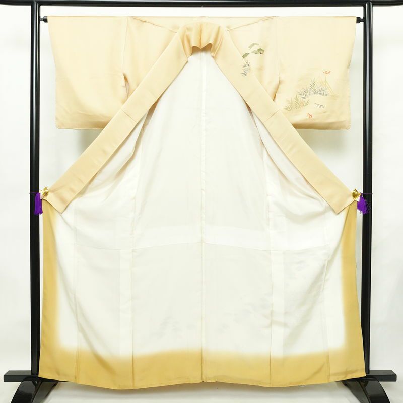 訪問着 良品 しつけ糸付き 正絹 古典柄 袷仕立て 身丈160.5cm 裄丈65cm リサイクル着物 着物 箔 金彩 入学式 卒業式 七五三 お宮参り フォーマル 上品 松 ベージュ_画像3