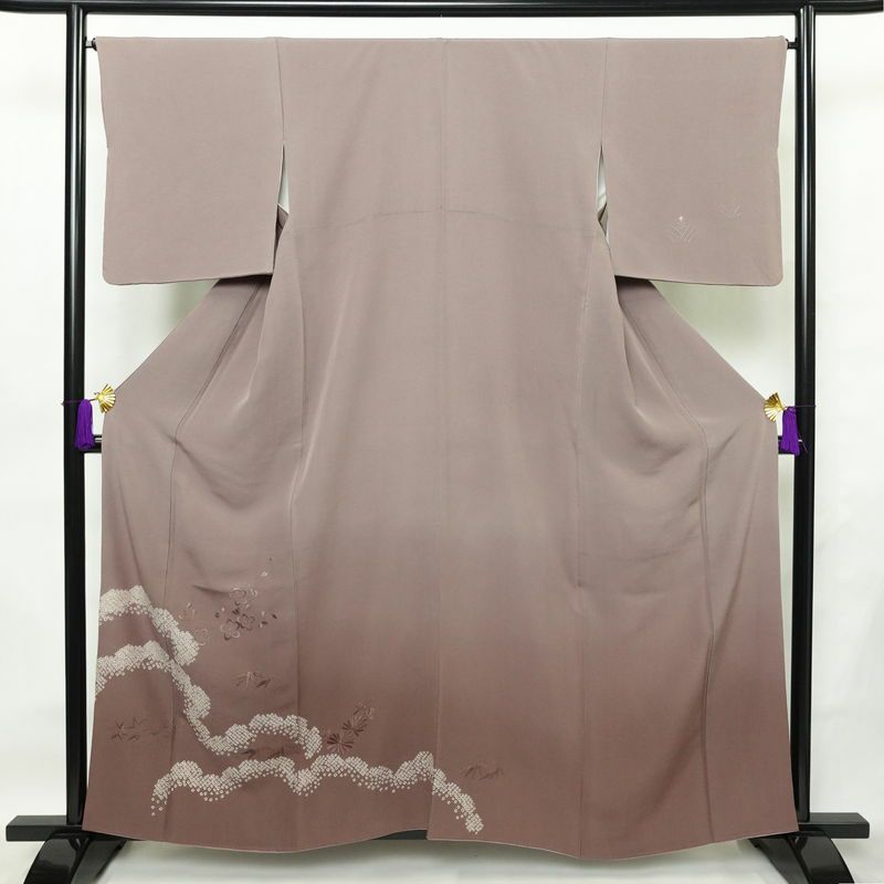 付け下げ 縮緬 絞り 正絹 木の葉・植物柄 袷仕立て 身丈160cm 裄丈66.5cm リサイクル着物 着物 刺繍 ぼかし 入学式 卒業式 七五三 お宮参り フォーマル シンプル 上品 紫・藤色_画像1