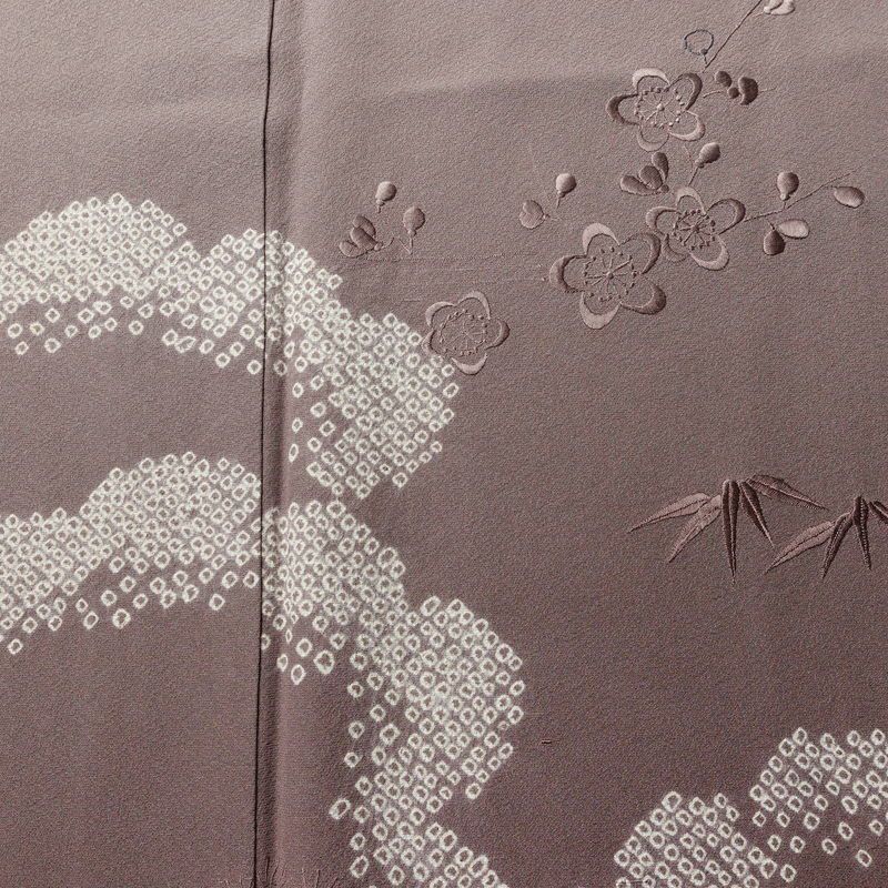 付け下げ 縮緬 絞り 正絹 木の葉・植物柄 袷仕立て 身丈160cm 裄丈66.5cm リサイクル着物 着物 刺繍 ぼかし 入学式 卒業式 七五三 お宮参り フォーマル シンプル 上品 紫・藤色_画像6