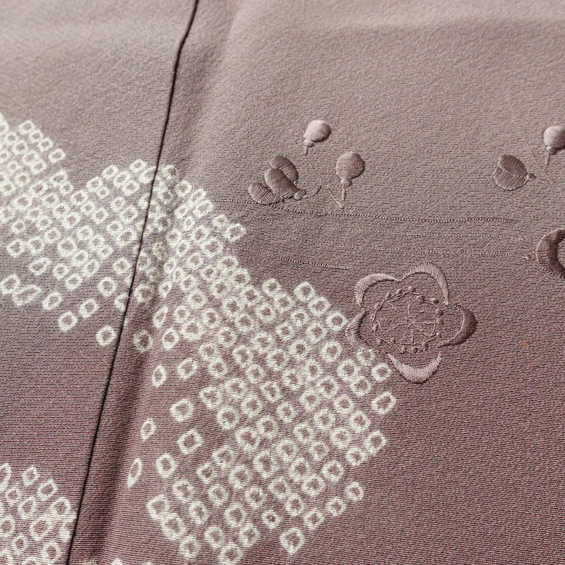 付け下げ 縮緬 絞り 正絹 木の葉・植物柄 袷仕立て 身丈160cm 裄丈66.5cm リサイクル着物 着物 刺繍 ぼかし 入学式 卒業式 七五三 お宮参り フォーマル シンプル 上品 紫・藤色_画像8