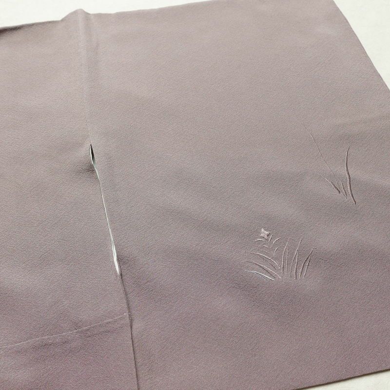 付け下げ 縮緬 絞り 正絹 木の葉・植物柄 袷仕立て 身丈160cm 裄丈66.5cm リサイクル着物 着物 刺繍 ぼかし 入学式 卒業式 七五三 お宮参り フォーマル シンプル 上品 紫・藤色_画像12