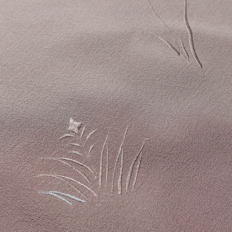 付け下げ 縮緬 絞り 正絹 木の葉・植物柄 袷仕立て 身丈160cm 裄丈66.5cm リサイクル着物 着物 刺繍 ぼかし 入学式 卒業式 七五三 お宮参り フォーマル シンプル 上品 紫・藤色_画像14