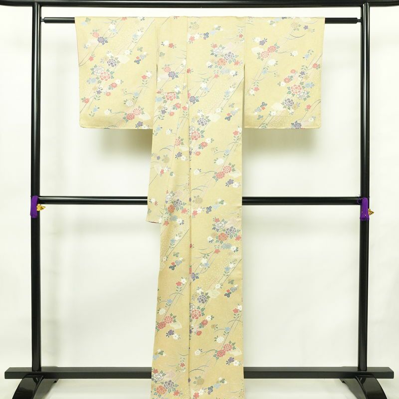 小紋 良品 正絹 花柄 袷仕立て 身丈162.5cm 裄丈67cm リサイクル着物 一部しつけ糸付き 着物 金彩 黄・黄土色_画像2