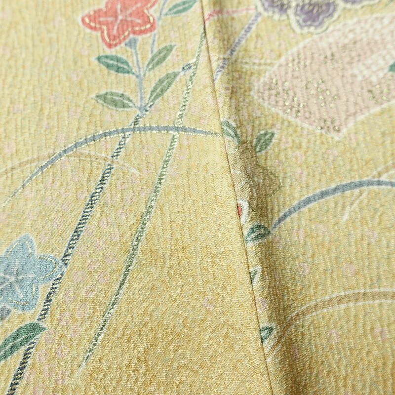 小紋 良品 正絹 花柄 袷仕立て 身丈162.5cm 裄丈67cm リサイクル着物 一部しつけ糸付き 着物 金彩 黄・黄土色_画像10