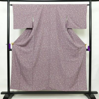 小紋 縮緬 総柄 正絹 木の葉・植物柄 袷仕立て 身丈152.5cm 裄丈64cm リサイクル着物 着物 紫・藤色