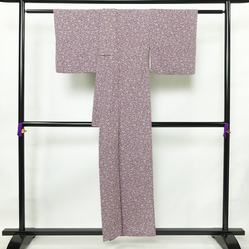 小紋 縮緬 総柄 正絹 木の葉・植物柄 袷仕立て 身丈152.5cm 裄丈64cm リサイクル着物 着物 紫・藤色_画像2