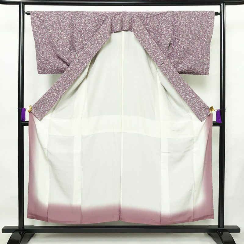 小紋 縮緬 総柄 正絹 木の葉・植物柄 袷仕立て 身丈152.5cm 裄丈64cm リサイクル着物 着物 紫・藤色_画像3