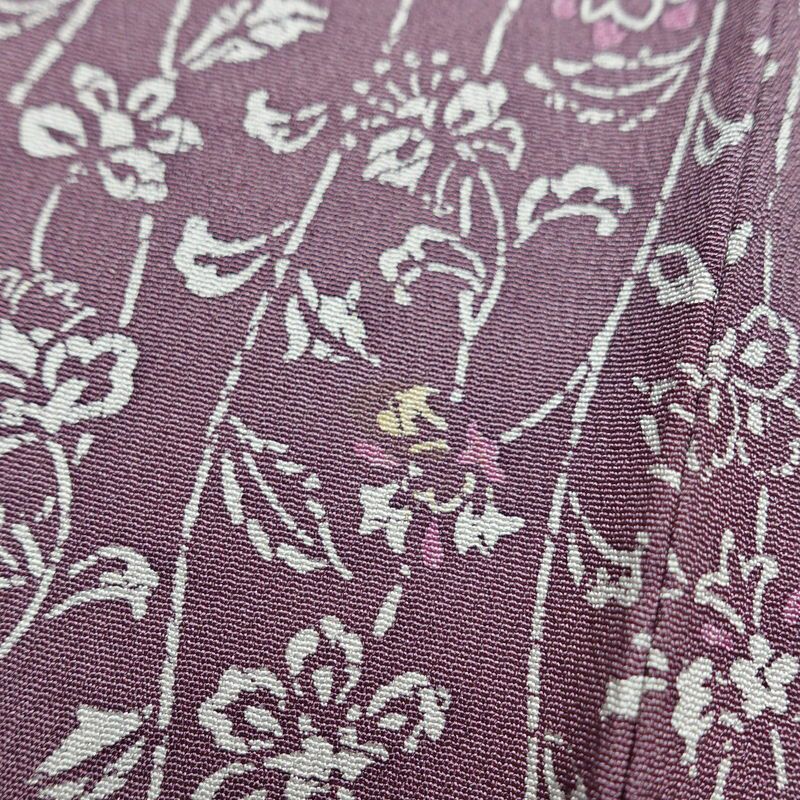 小紋 縮緬 総柄 正絹 木の葉・植物柄 袷仕立て 身丈152.5cm 裄丈64cm リサイクル着物 着物 紫・藤色_画像12