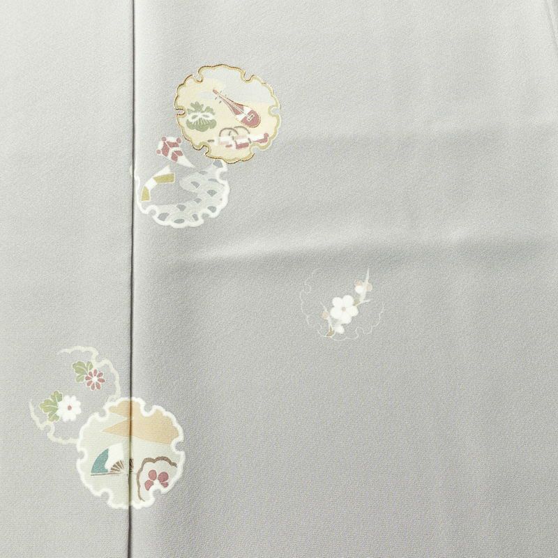 付け下げ 美品 しつけ糸付き 縮緬 正絹 古典柄 袷仕立て 身丈152.5cm 裄丈65cm リサイクル着物 着物 入学式 卒業式 七五三 お宮参り フォーマル シンプル 上品 雪輪 金駒刺繍 グレー_画像6