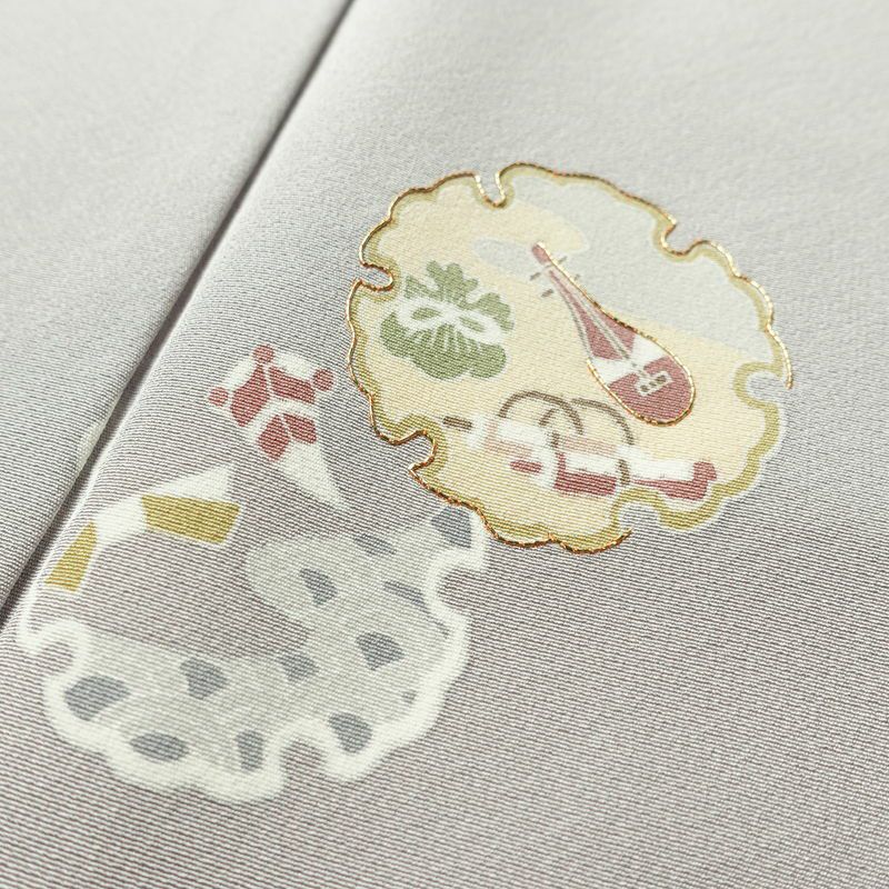 付け下げ 美品 しつけ糸付き 縮緬 正絹 古典柄 袷仕立て 身丈152.5cm 裄丈65cm リサイクル着物 着物 入学式 卒業式 七五三 お宮参り フォーマル シンプル 上品 雪輪 金駒刺繍 グレー_画像7