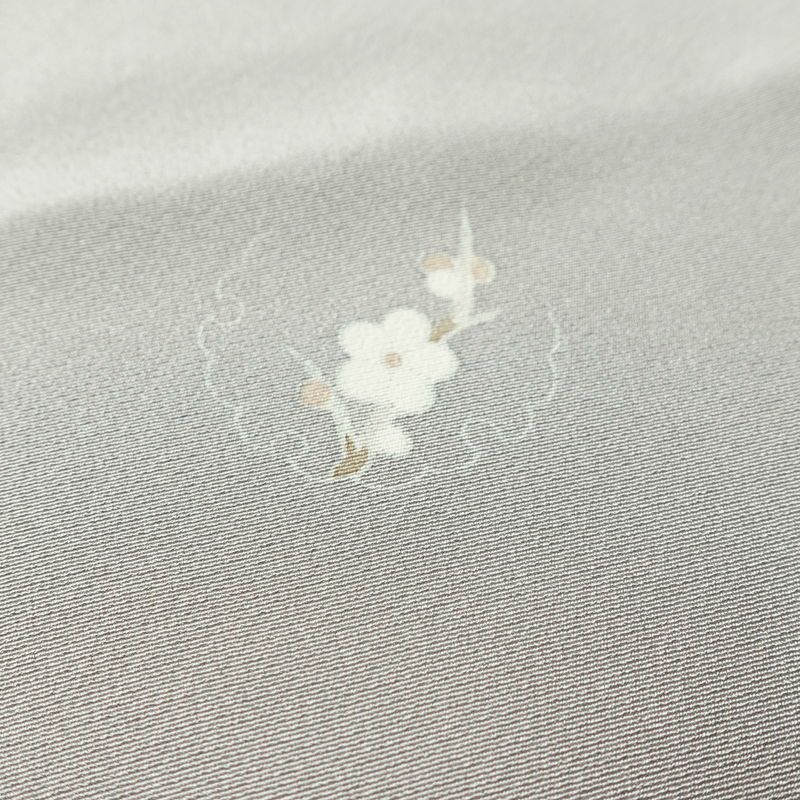 付け下げ 美品 しつけ糸付き 縮緬 正絹 古典柄 袷仕立て 身丈152.5cm 裄丈65cm リサイクル着物 着物 入学式 卒業式 七五三 お宮参り フォーマル シンプル 上品 雪輪 金駒刺繍 グレー_画像9