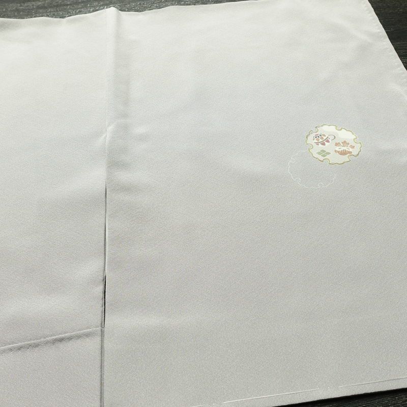 付け下げ 美品 しつけ糸付き 縮緬 正絹 古典柄 袷仕立て 身丈152.5cm 裄丈65cm リサイクル着物 着物 入学式 卒業式 七五三 お宮参り フォーマル シンプル 上品 雪輪 金駒刺繍 グレー_画像14