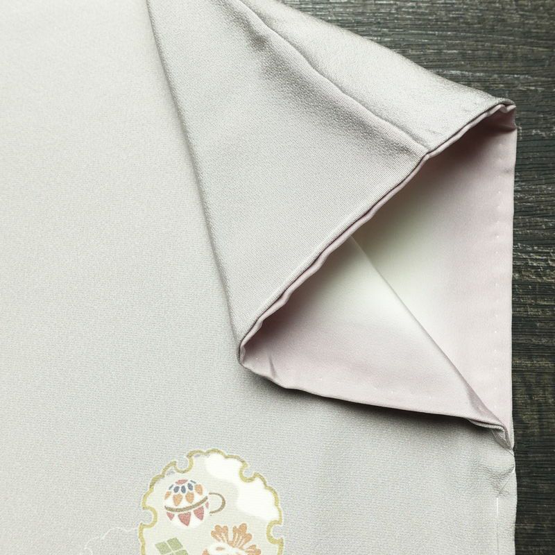 付け下げ 美品 しつけ糸付き 縮緬 正絹 古典柄 袷仕立て 身丈152.5cm 裄丈65cm リサイクル着物 着物 入学式 卒業式 七五三 お宮参り フォーマル シンプル 上品 雪輪 金駒刺繍 グレー_画像15