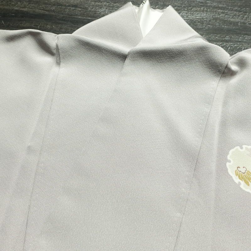 付け下げ 美品 しつけ糸付き 縮緬 正絹 古典柄 袷仕立て 身丈152.5cm 裄丈65cm リサイクル着物 着物 入学式 卒業式 七五三 お宮参り フォーマル シンプル 上品 雪輪 金駒刺繍 グレー_画像17