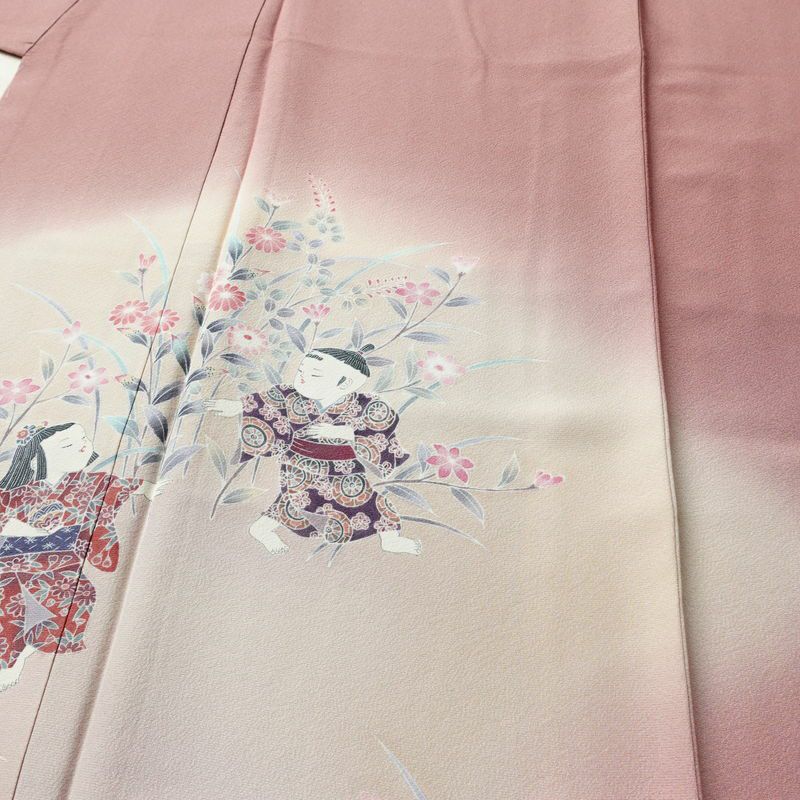 訪問着 美品 落款入り しつけ糸付き 友禅 縮緬 一つ紋付き 正絹 人物・動物柄 袷仕立て 身丈158.5cm 裄丈66.5cm リサイクル着物 着物 作家物 手描き 入学式 卒業式 七五三 お宮参り フォーマル モダン 上品 ピンク_画像5