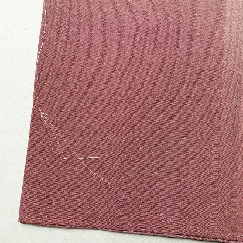 訪問着 美品 落款入り しつけ糸付き 友禅 縮緬 一つ紋付き 正絹 人物・動物柄 袷仕立て 身丈158.5cm 裄丈66.5cm リサイクル着物 着物 作家物 手描き 入学式 卒業式 七五三 お宮参り フォーマル モダン 上品 ピンク_画像11