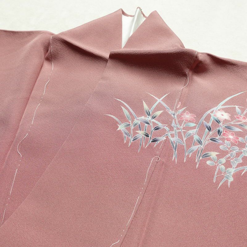 訪問着 美品 落款入り しつけ糸付き 友禅 縮緬 一つ紋付き 正絹 人物・動物柄 袷仕立て 身丈158.5cm 裄丈66.5cm リサイクル着物 着物 作家物 手描き 入学式 卒業式 七五三 お宮参り フォーマル モダン 上品 ピンク_画像19