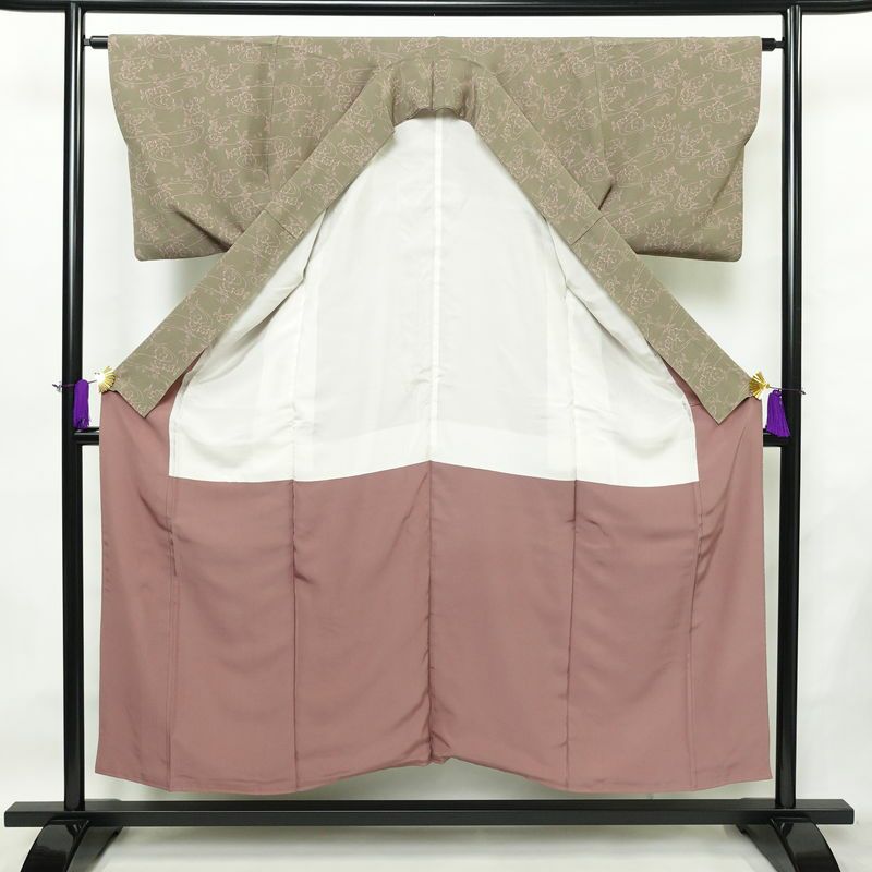 小紋 落款入り 縮緬 総柄 正絹 花柄 袷仕立て 身丈151cm 裄丈63cm リサイクル着物 着物 モダン 緑・うぐいす色_画像3