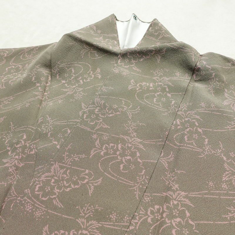 小紋 落款入り 縮緬 総柄 正絹 花柄 袷仕立て 身丈151cm 裄丈63cm リサイクル着物 着物 モダン 緑・うぐいす色_画像17