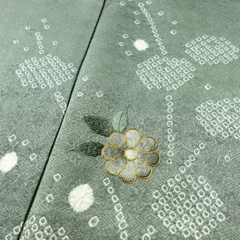 付け下げ 美品 しつけ糸付き 金駒刺繍 綸子 絞り 正絹 古典柄 袷仕立て 身丈165.5cm 裄丈67.5cm リサイクル着物 着物 刺繍 箔 金彩 菊 緑・うぐいす色_画像7