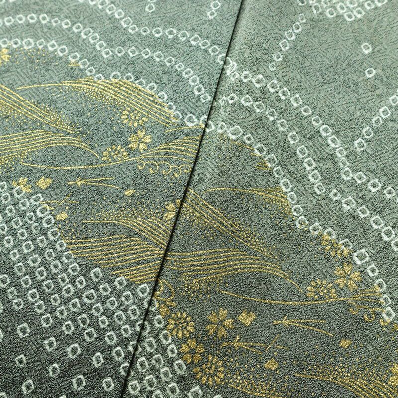 付け下げ 美品 しつけ糸付き 金駒刺繍 綸子 絞り 正絹 古典柄 袷仕立て 身丈165.5cm 裄丈67.5cm リサイクル着物 着物 刺繍 箔 金彩 菊 緑・うぐいす色_画像9