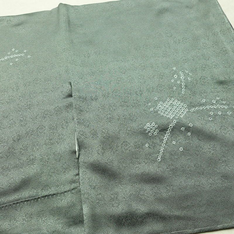 付け下げ 美品 しつけ糸付き 金駒刺繍 綸子 絞り 正絹 古典柄 袷仕立て 身丈165.5cm 裄丈67.5cm リサイクル着物 着物 刺繍 箔 金彩 菊 緑・うぐいす色_画像15