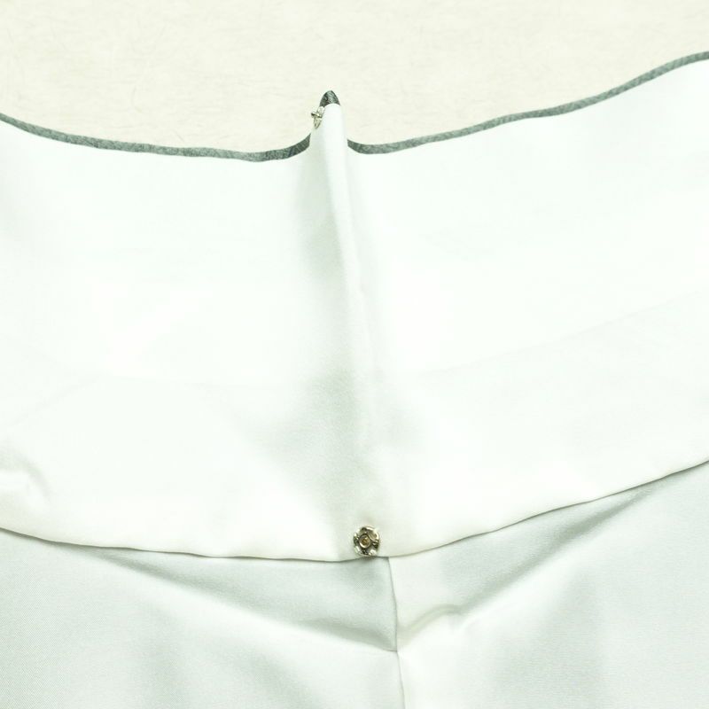 付け下げ 美品 しつけ糸付き 金駒刺繍 綸子 絞り 正絹 古典柄 袷仕立て 身丈165.5cm 裄丈67.5cm リサイクル着物 着物 刺繍 箔 金彩 菊 緑・うぐいす色_画像20