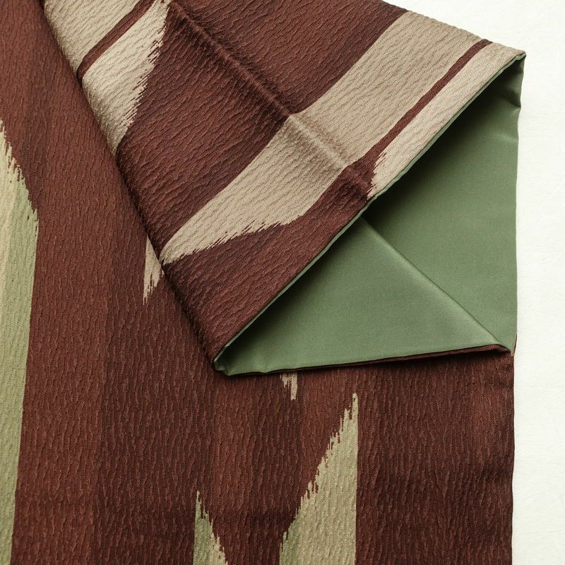 小紋 ポリエステル 古典柄 袷仕立て 身丈169cm 裄丈66.5cm リサイクル着物 着物 矢羽 モダン 茶_画像15