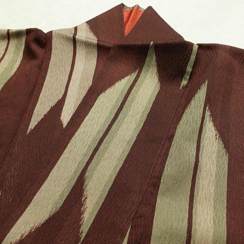 小紋 ポリエステル 古典柄 袷仕立て 身丈169cm 裄丈66.5cm リサイクル着物 着物 矢羽 モダン 茶_画像17