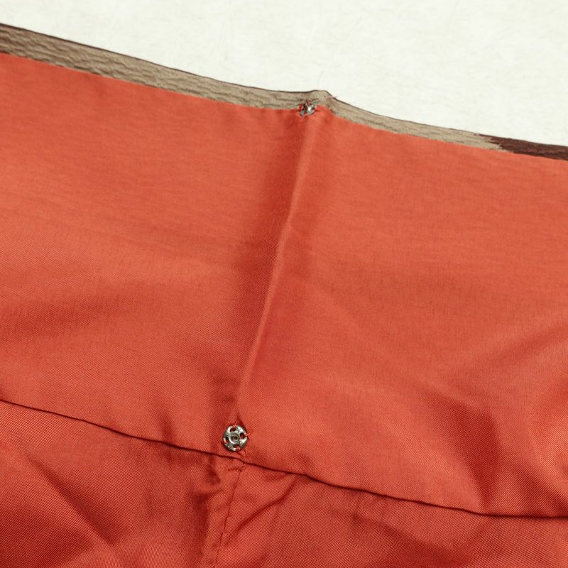 小紋 ポリエステル 古典柄 袷仕立て 身丈169cm 裄丈66.5cm リサイクル着物 着物 矢羽 モダン 茶_画像19