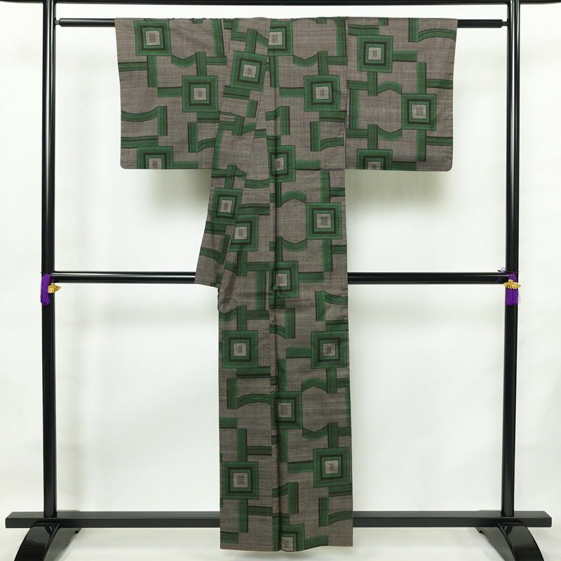 紬 正絹 幾何学柄・抽象柄 袷仕立て 身丈157.5cm 裄丈64.5cm リサイクル着物 着物 カジュアル 茶_画像2