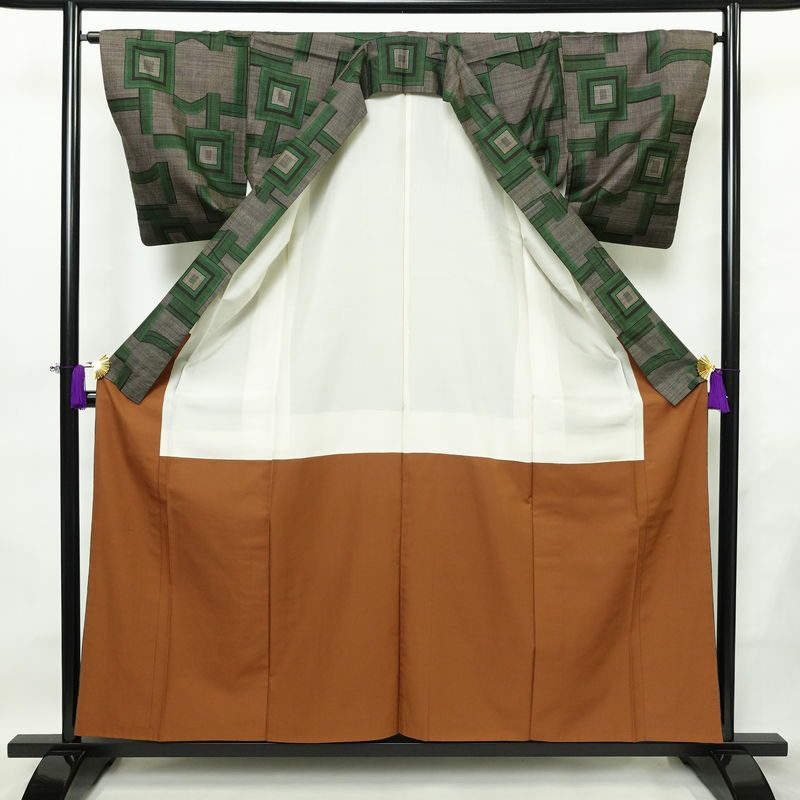 紬 正絹 幾何学柄・抽象柄 袷仕立て 身丈157.5cm 裄丈64.5cm リサイクル着物 着物 カジュアル 茶_画像3