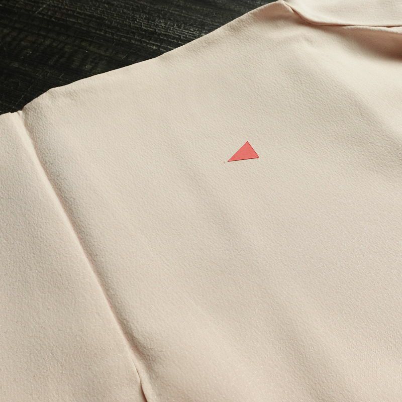 色無地 裾模様あり 一つ紋付き 正絹 古典柄 袷仕立て 身丈153.5cm 裄丈65cm リサイクル着物 着物 入学式 卒業式 七五三 お宮参り フォーマル シンプル 上品 ピンク_画像14