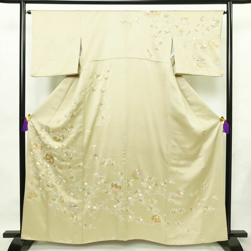 訪問着 綸子 金駒刺繍 一つ紋付き 正絹 木の葉・植物柄 袷仕立て 身丈161.5cm 裄丈65.5cm リサイクル着物 着物 箔 共八掛 入学式 卒業式 七五三 パーティー お宮参り フォーマル 雪輪 萩 ベージュ 緑・うぐいす色_画像1