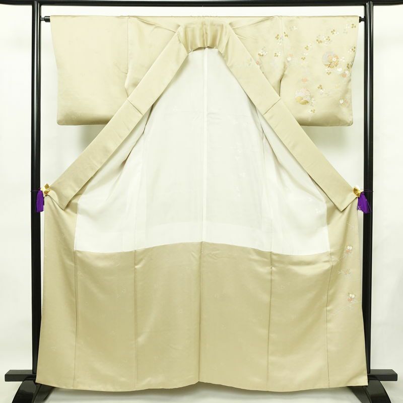 訪問着 綸子 金駒刺繍 一つ紋付き 正絹 木の葉・植物柄 袷仕立て 身丈161.5cm 裄丈65.5cm リサイクル着物 着物 箔 共八掛 入学式 卒業式 七五三 パーティー お宮参り フォーマル 雪輪 萩 ベージュ 緑・うぐいす色_画像3