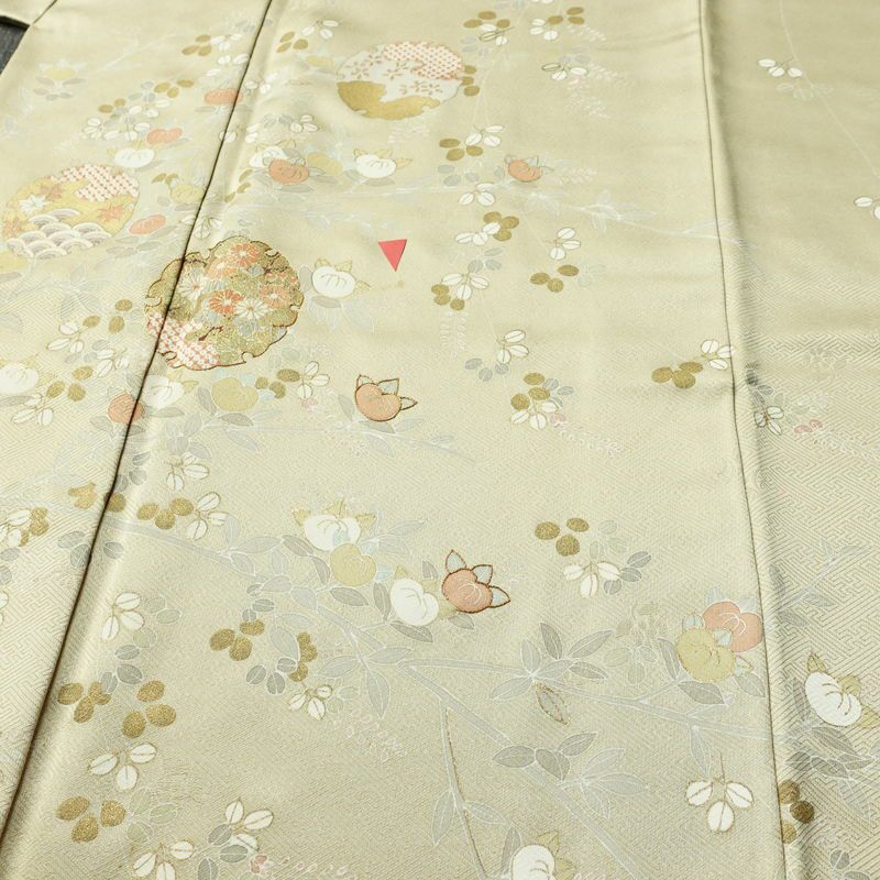 訪問着 綸子 金駒刺繍 一つ紋付き 正絹 木の葉・植物柄 袷仕立て 身丈161.5cm 裄丈65.5cm リサイクル着物 着物 箔 共八掛 入学式 卒業式 七五三 パーティー お宮参り フォーマル 雪輪 萩 ベージュ 緑・うぐいす色_画像5