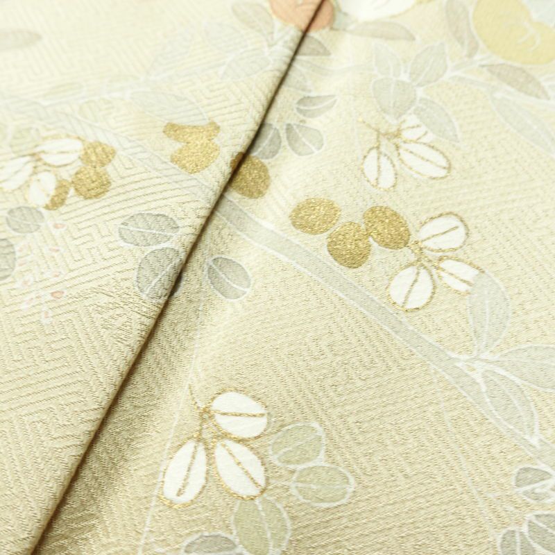 訪問着 綸子 金駒刺繍 一つ紋付き 正絹 木の葉・植物柄 袷仕立て 身丈161.5cm 裄丈65.5cm リサイクル着物 着物 箔 共八掛 入学式 卒業式 七五三 パーティー お宮参り フォーマル 雪輪 萩 ベージュ 緑・うぐいす色_画像8