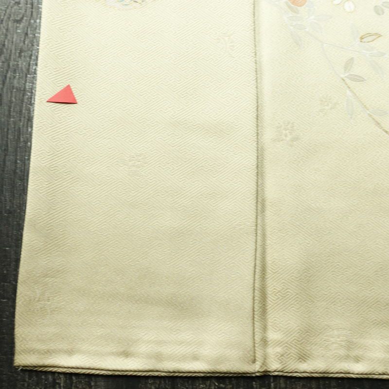 訪問着 綸子 金駒刺繍 一つ紋付き 正絹 木の葉・植物柄 袷仕立て 身丈161.5cm 裄丈65.5cm リサイクル着物 着物 箔 共八掛 入学式 卒業式 七五三 パーティー お宮参り フォーマル 雪輪 萩 ベージュ 緑・うぐいす色_画像11