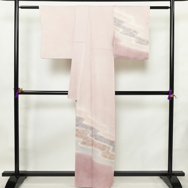 付け下げ 一つ紋付き 正絹 その他の柄 袷仕立て 身丈161.5cm 裄丈65cm リサイクル着物 着物 入学式 卒業式 七五三 お宮参り フォーマル シンプル 上品 ピンク_画像2