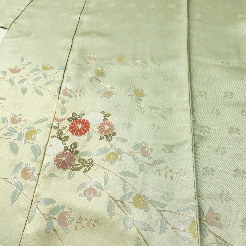 訪問着 綸子 正絹 花柄 袷仕立て 身丈165cm 裄丈66.5cm リサイクル着物 着物 箔 金彩 入学式 卒業式 七五三 お宮参り フォーマル 上品 菊 緑・うぐいす色_画像5