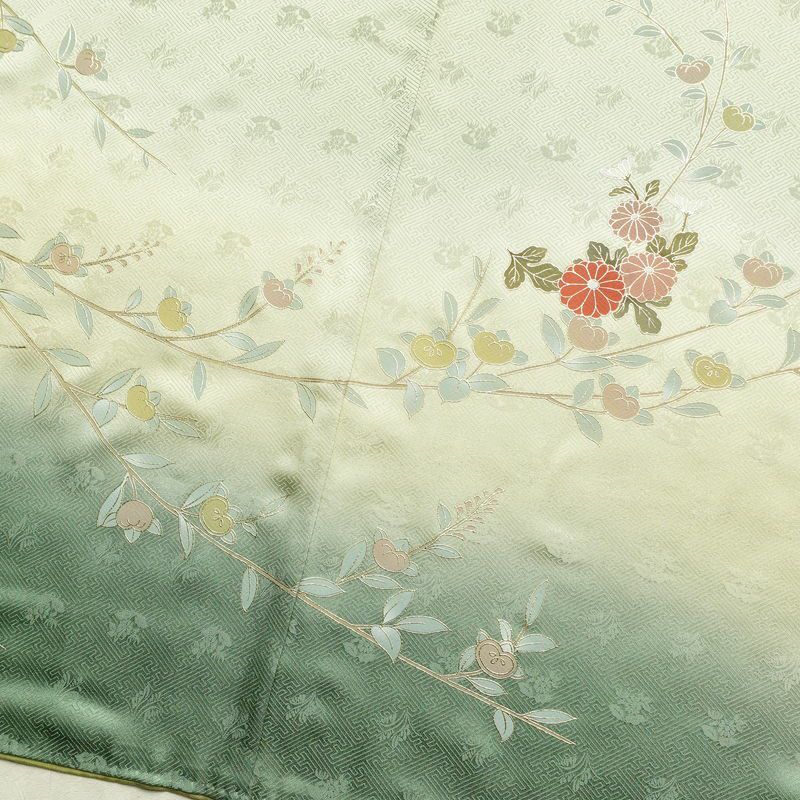 訪問着 綸子 正絹 花柄 袷仕立て 身丈165cm 裄丈66.5cm リサイクル着物 着物 箔 金彩 入学式 卒業式 七五三 お宮参り フォーマル 上品 菊 緑・うぐいす色_画像12