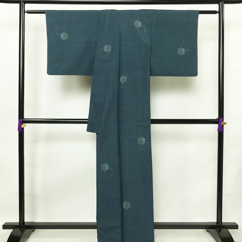 紬 正絹 古典柄 袷仕立て 身丈162.5cm 裄丈67cm リサイクル着物 着物 カジュアル 紬地 青・紺_画像2