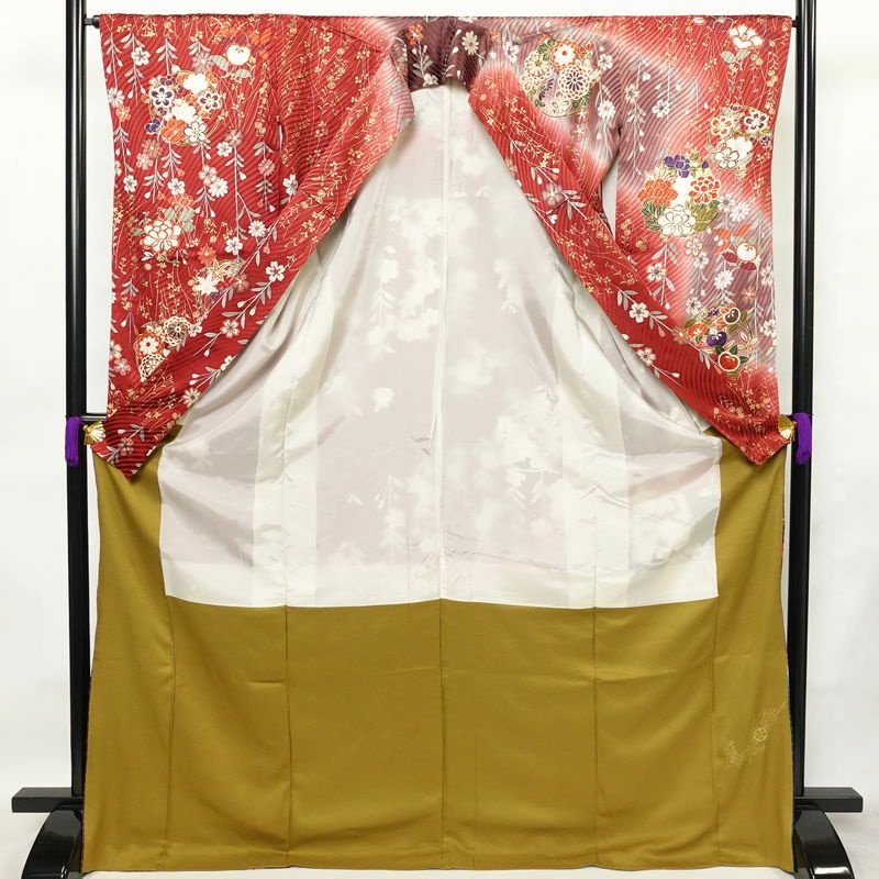 振袖 正絹 花柄 袷仕立て 身丈171.5cm 裄丈65cm リサイクル着物 着物 箔 金彩 成人式 二十歳 二十歳の集い 華やか 菊 桜 赤・朱_画像3