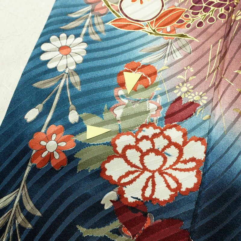 振袖 正絹 花柄 袷仕立て 身丈171.5cm 裄丈65cm リサイクル着物 着物 箔 金彩 成人式 二十歳 二十歳の集い 華やか 菊 桜 赤・朱_画像11