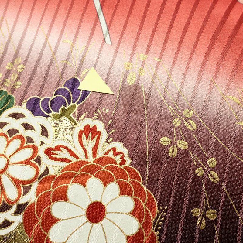 振袖 正絹 花柄 袷仕立て 身丈171.5cm 裄丈65cm リサイクル着物 着物 箔 金彩 成人式 二十歳 二十歳の集い 華やか 菊 桜 赤・朱_画像14