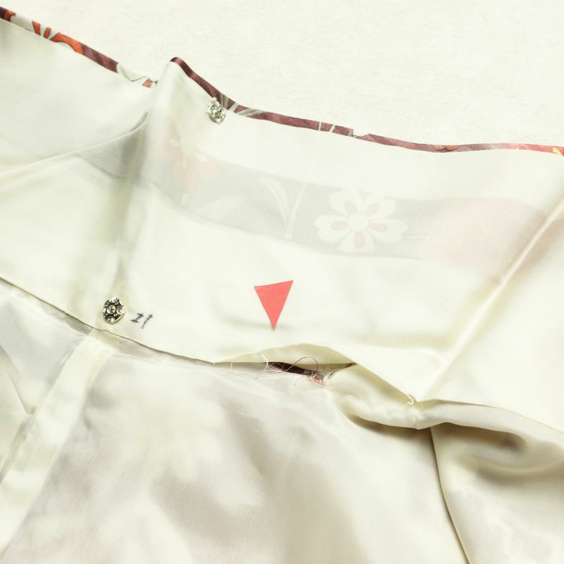 振袖 正絹 花柄 袷仕立て 身丈171.5cm 裄丈65cm リサイクル着物 着物 箔 金彩 成人式 二十歳 二十歳の集い 華やか 菊 桜 赤・朱_画像20