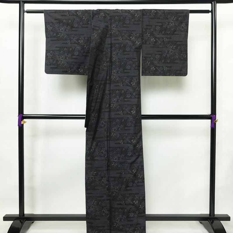 大島紬 証紙なし 正絹 木の葉・植物柄 袷仕立て 身丈161cm 裄丈67cm リサイクル着物 着物 青・紺_画像2