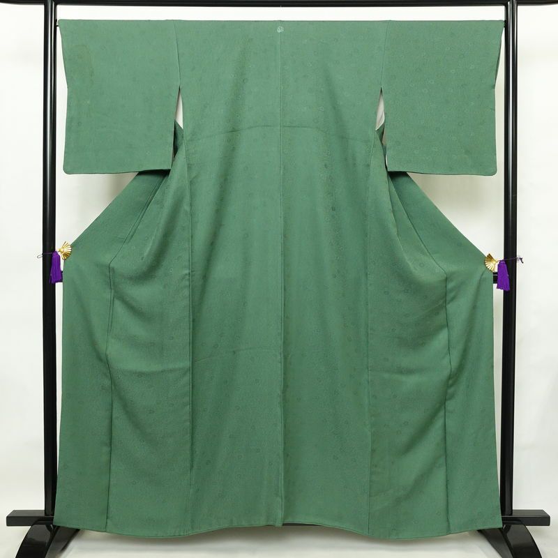 色無地 一つ紋付き 正絹 花柄 袷仕立て 身丈159.5cm 裄丈68cm リサイクル着物 着物 お茶会 シンプル 菊 緑・うぐいす色_画像1